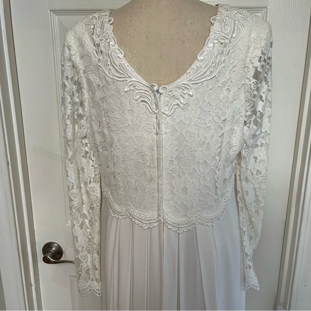 Jessica McClintock Ivory Lace Wedding Dress (14) - Picture 5 of 13
